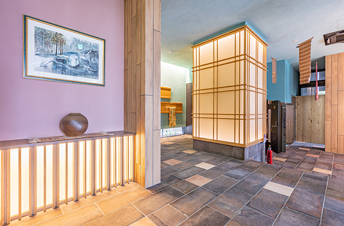 The arrival gallery